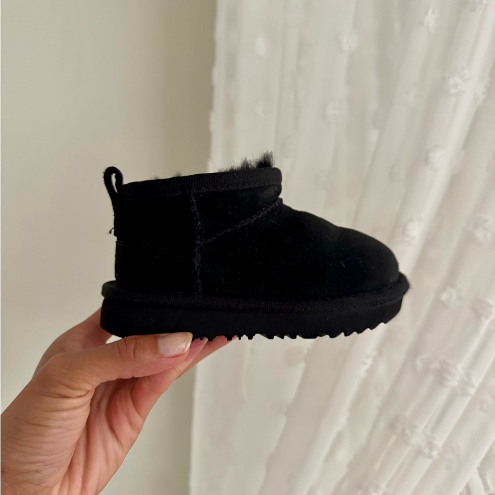 Toddler Uggs 🖤